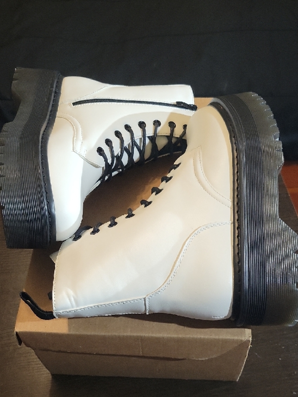 Cushionaire Daria Lace-Up Chunky Platform Combat Boots Womens 7.5 NEW - Picture 8 of 10